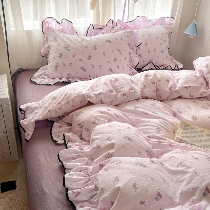 91家纺网 家纺一手货源 找家纺 繁花家居 2025春夏新款学生季韩式云感针织棉大花边木耳边四件套 紫色葡萄