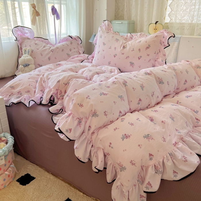 91家纺网 家纺一手货源 找家纺 繁花家居 2025春夏新款学生季韩式云感针织棉大花边木耳边四件套 紫色葡萄