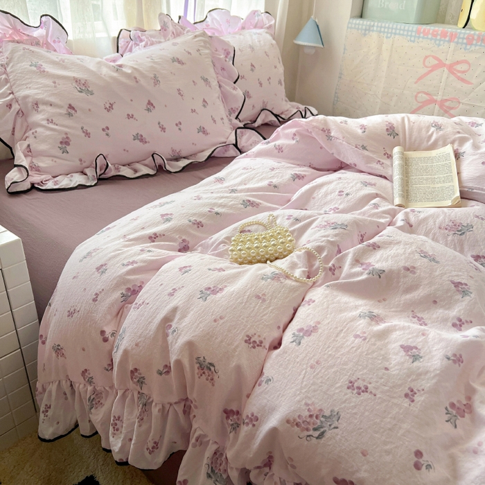 91家纺网 家纺一手货源 找家纺 繁花家居 2025春夏新款学生季韩式云感针织棉大花边木耳边四件套 紫色葡萄