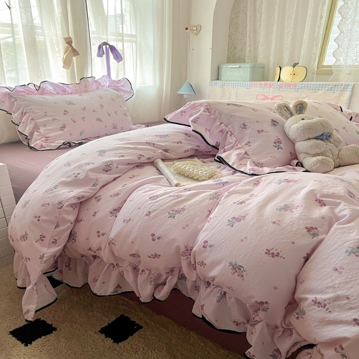 91家纺网 家纺一手货源 找家纺 繁花家居 2025春夏新款学生季韩式云感针织棉大花边木耳边四件套 紫色葡萄