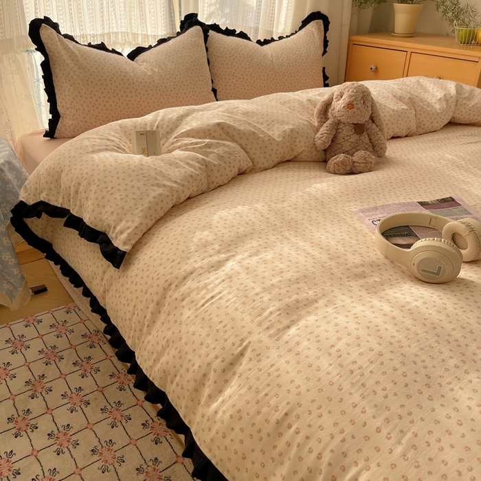 91家纺网 家纺一手货源 找家纺 繁花家居 2025春夏新款学生季韩式云感针织棉大花边木耳边四件套 加州甜心