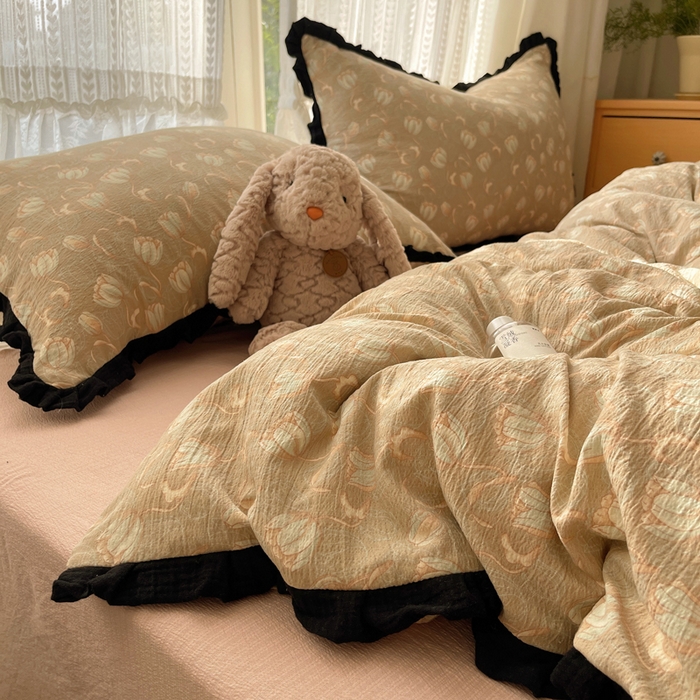 91家纺网 家纺一手货源 找家纺 繁花家居 2025春夏新款学生季韩式云感针织棉大花边木耳边四件套 晚秋