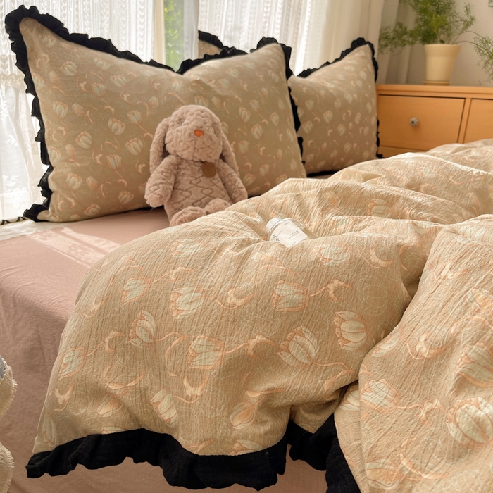 91家纺网 家纺一手货源 找家纺 繁花家居 2025春夏新款学生季韩式云感针织棉大花边木耳边四件套 晚秋