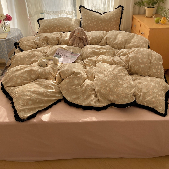 91家纺网 家纺一手货源 找家纺 繁花家居 2025春夏新款学生季韩式云感针织棉大花边木耳边四件套 晚秋