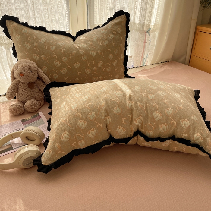 91家纺网 家纺一手货源 找家纺 繁花家居 2025春夏新款学生季韩式云感针织棉大花边木耳边四件套 晚秋