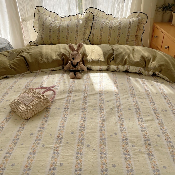 91家纺网 家纺一手货源 找家纺 繁花家居 2025春夏新款学生季韩式云感针织棉大花边木耳边四件套 只此青绿