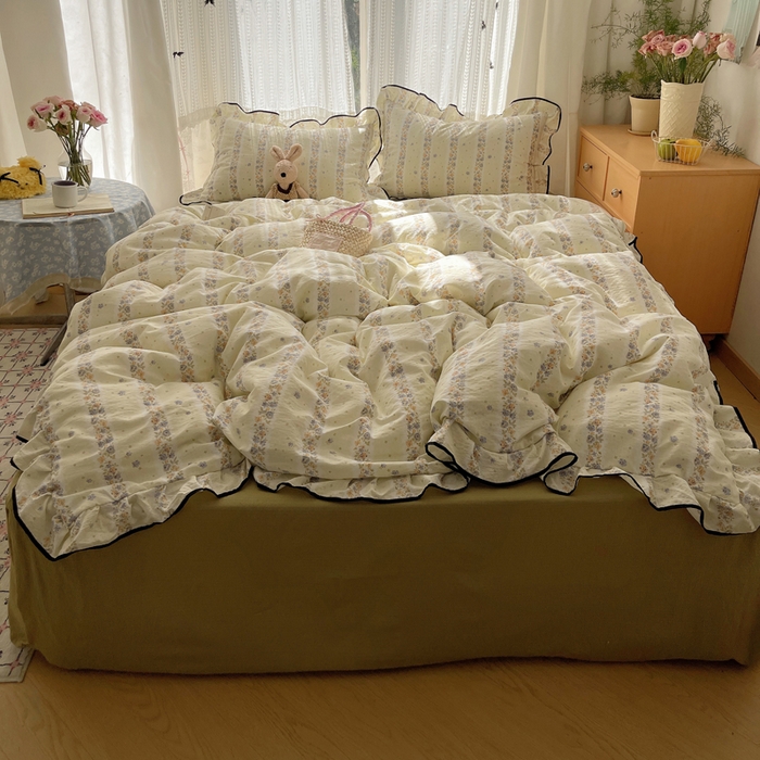 91家纺网 家纺一手货源 找家纺 繁花家居 2025春夏新款学生季韩式云感针织棉大花边木耳边四件套 只此青绿