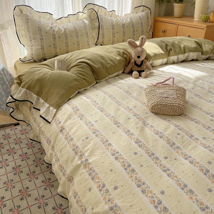 91家纺网 家纺一手货源 找家纺 繁花家居 2025春夏新款学生季韩式云感针织棉大花边木耳边四件套 只此青绿