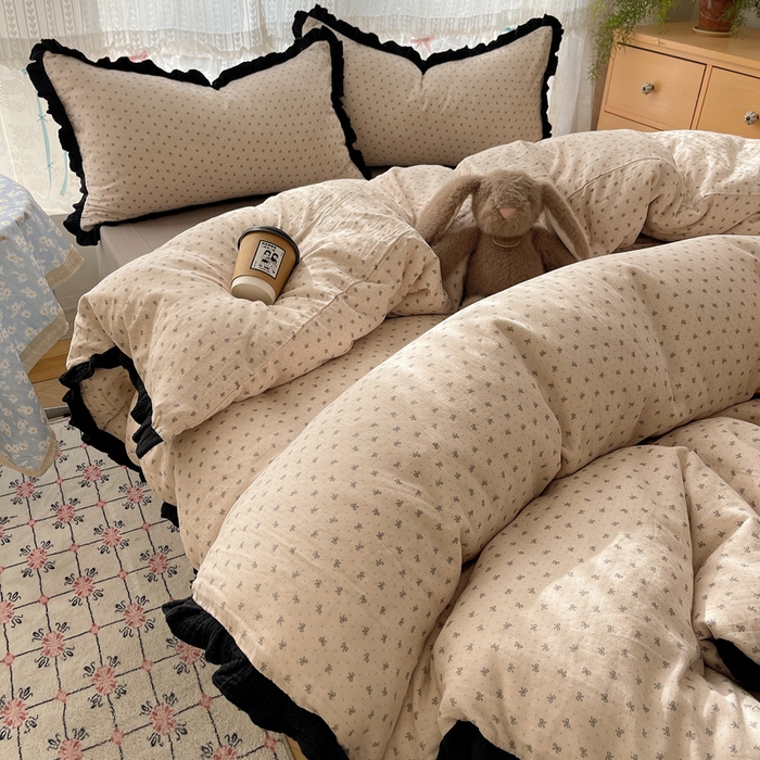 91家纺网 家纺一手货源 找家纺 繁花家居 2025春夏新款学生季韩式云感针织棉大花边木耳边四件套 庄园蝶梦