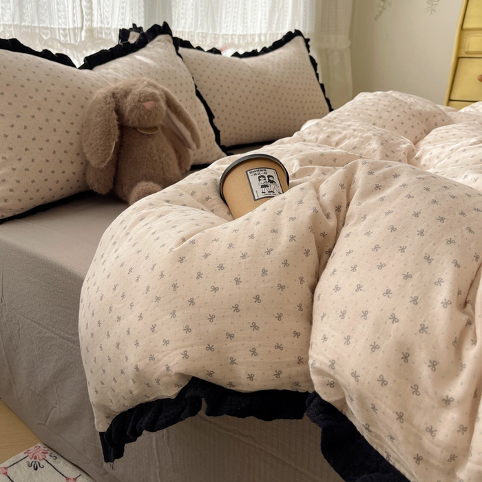 91家纺网 家纺一手货源 找家纺 繁花家居 2025春夏新款学生季韩式云感针织棉大花边木耳边四件套 庄园蝶梦