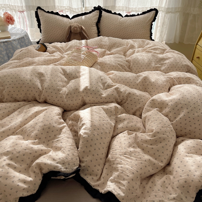 91家纺网 家纺一手货源 找家纺 繁花家居 2025春夏新款学生季韩式云感针织棉大花边木耳边四件套 庄园蝶梦