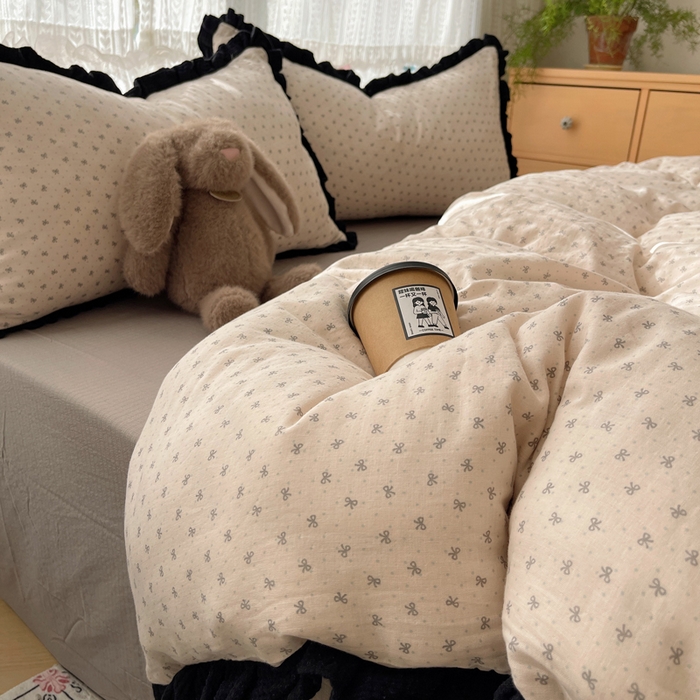 91家纺网 家纺一手货源 找家纺 繁花家居 2025春夏新款学生季韩式云感针织棉大花边木耳边四件套 庄园蝶梦