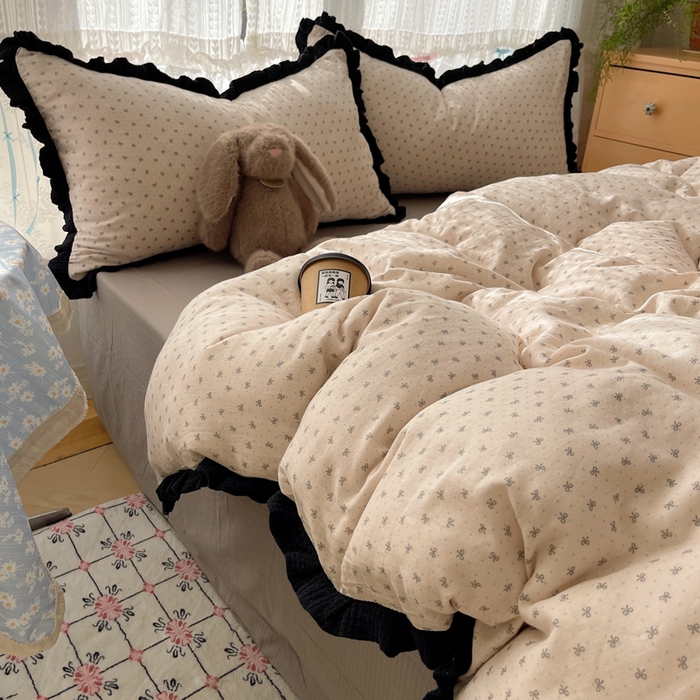 91家纺网 家纺一手货源 找家纺 繁花家居 2025春夏新款学生季韩式云感针织棉大花边木耳边四件套 庄园蝶梦