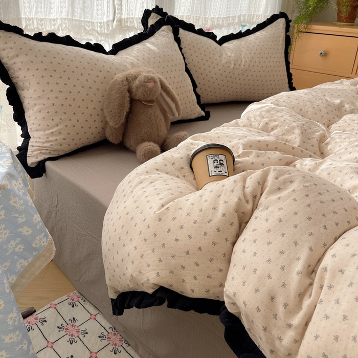 91家纺网 家纺一手货源 找家纺 繁花家居 2025春夏新款学生季韩式云感针织棉大花边木耳边四件套 庄园蝶梦