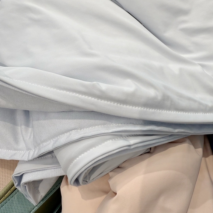 91家纺网 家纺一手货源 找家纺 佰织鑫家居 2025新款顶配版亚朵同款深睡被夏季pro2.0 双面双感 凉感夏被A类可机洗水洗 青空灰