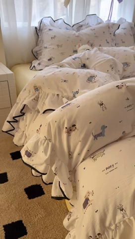 91家纺网 家纺一手货源 找家纺 繁花家居 2025春夏新款学生季韩式云感针织棉大花边木耳边四件套 汪汪乐园