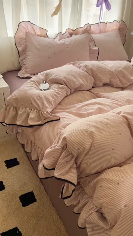 91家纺网 家纺一手货源 找家纺 繁花家居 2025春夏新款学生季韩式云感针织棉大花边木耳边四件套 一见倾心