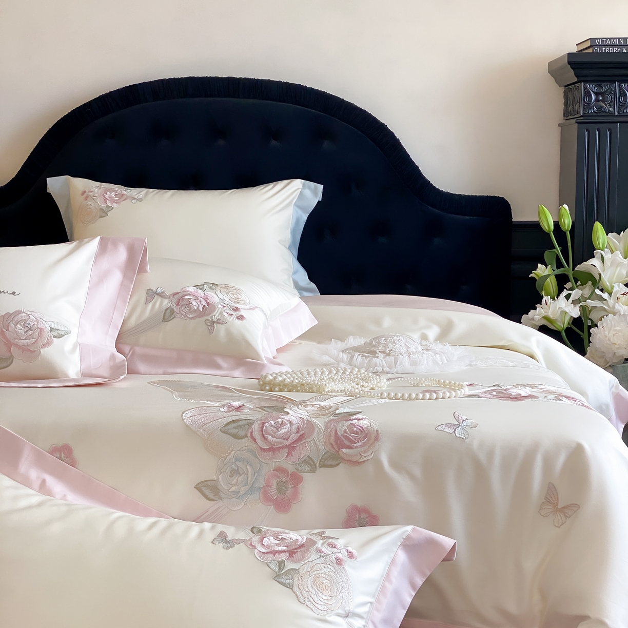 91家纺网 家纺一手货源 找家纺 佳汐蓝家纺 2025春夏新款天丝棉蝶舞繁花绣花天丝四件套 蝶舞繁花·粉