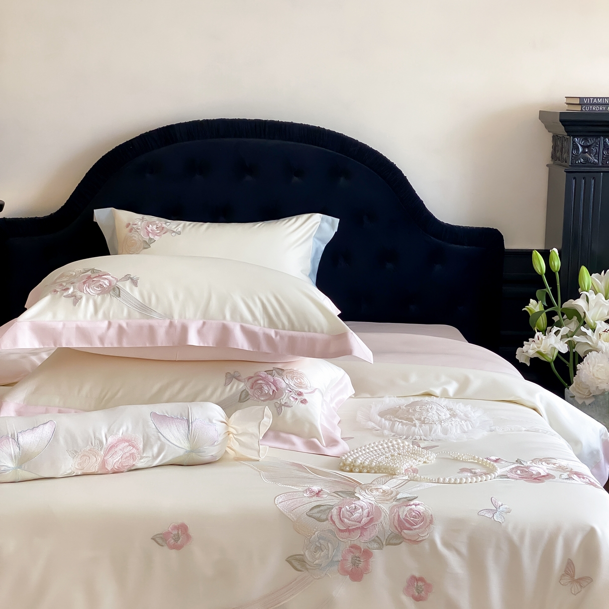 91家纺网 家纺一手货源 找家纺 佳汐蓝家纺 2025春夏新款天丝棉蝶舞繁花绣花天丝四件套 蝶舞繁花·粉