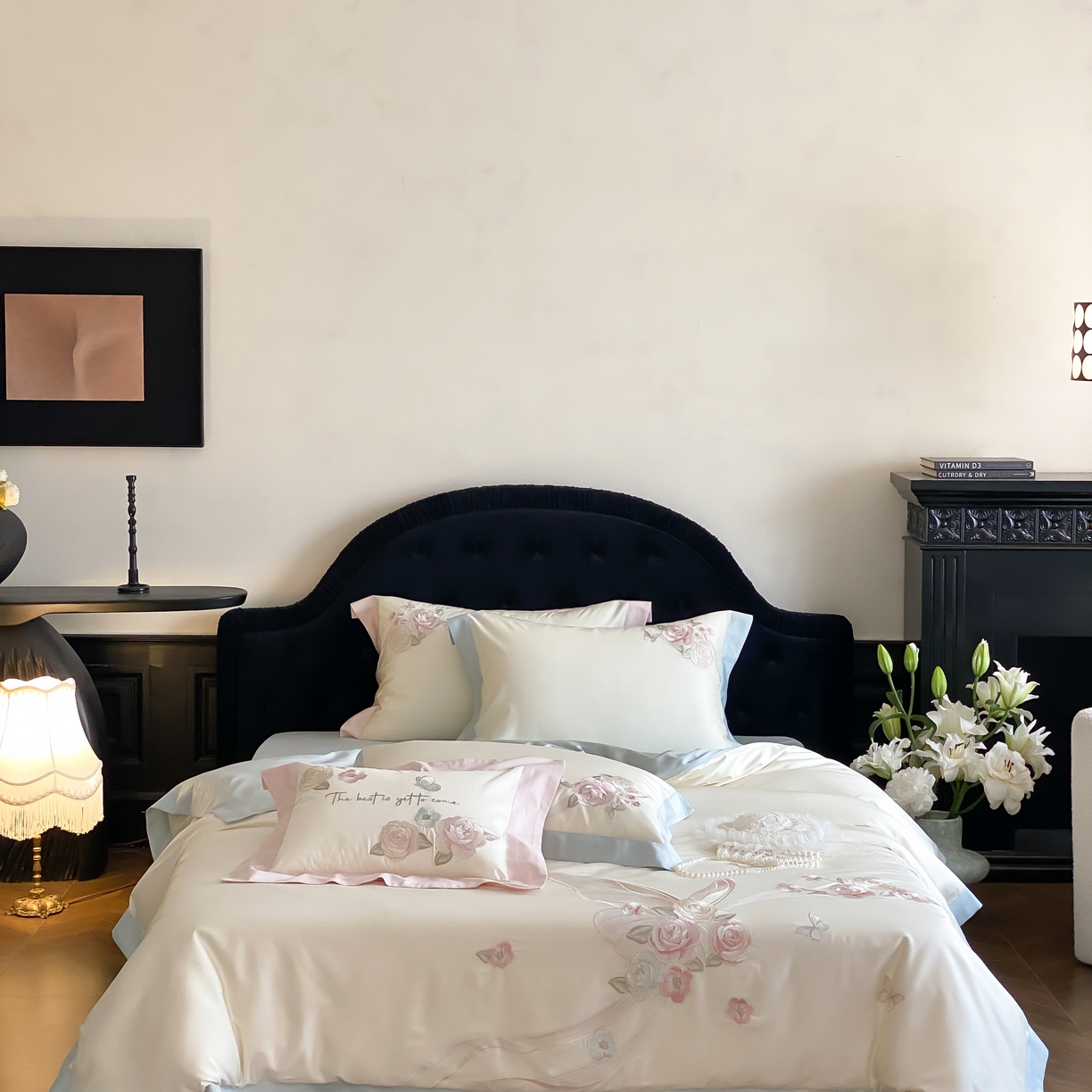 91家纺网 家纺一手货源 找家纺 佳汐蓝家纺 2025春夏新款天丝棉蝶舞繁花绣花天丝四件套 蝶舞繁花·蓝