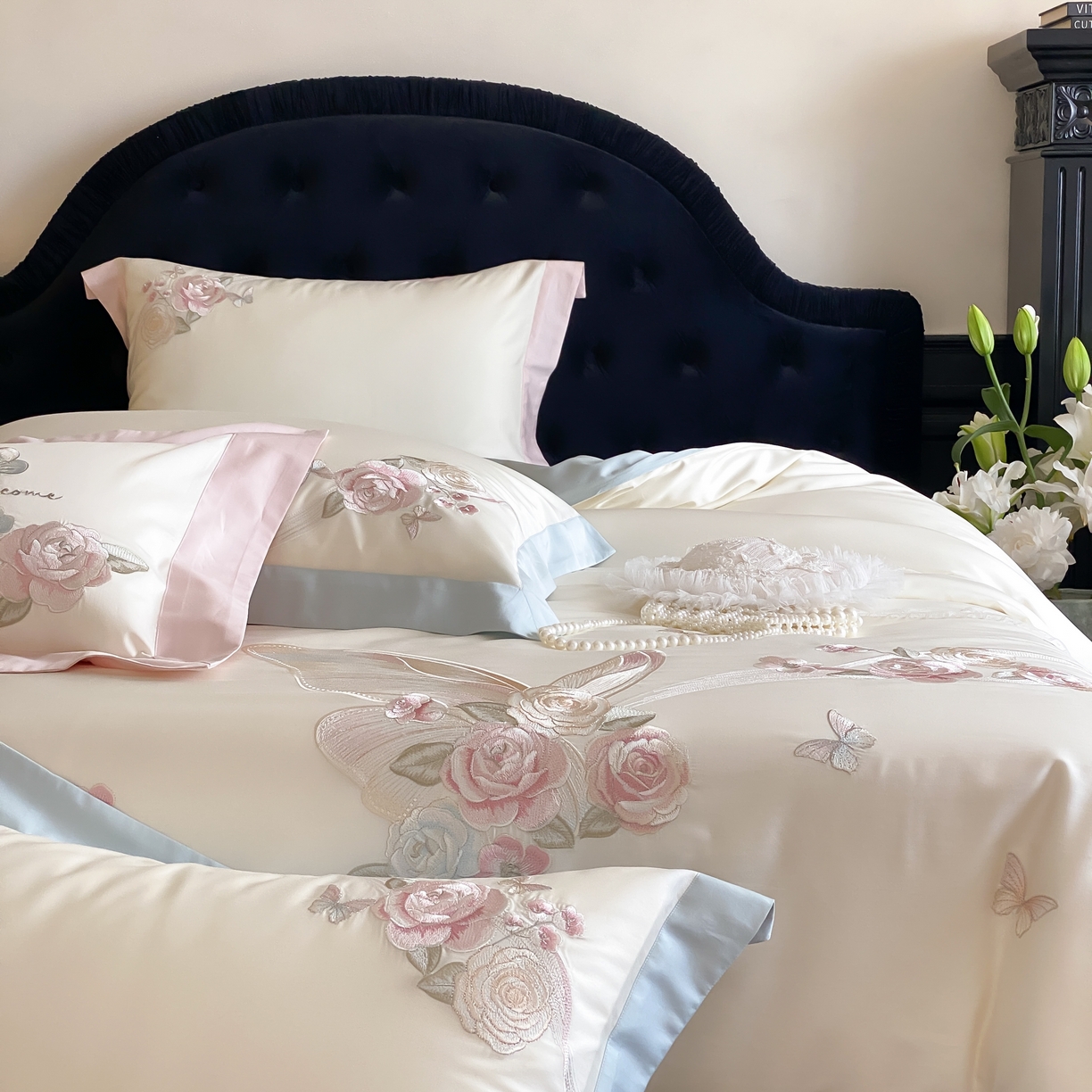 91家纺网 家纺一手货源 找家纺 佳汐蓝家纺 2025春夏新款天丝棉蝶舞繁花绣花天丝四件套 蝶舞繁花·蓝