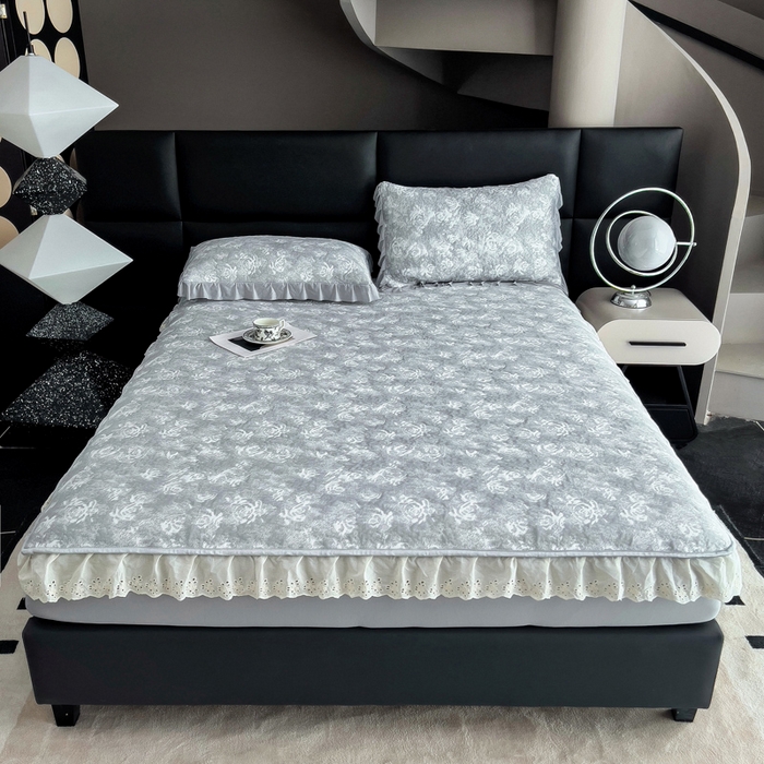 91家纺网 家纺一手货源 找家纺 情煊家纺 2025新款PE高分子凉感丝凉席-花边款 花边款-玫瑰-灰色