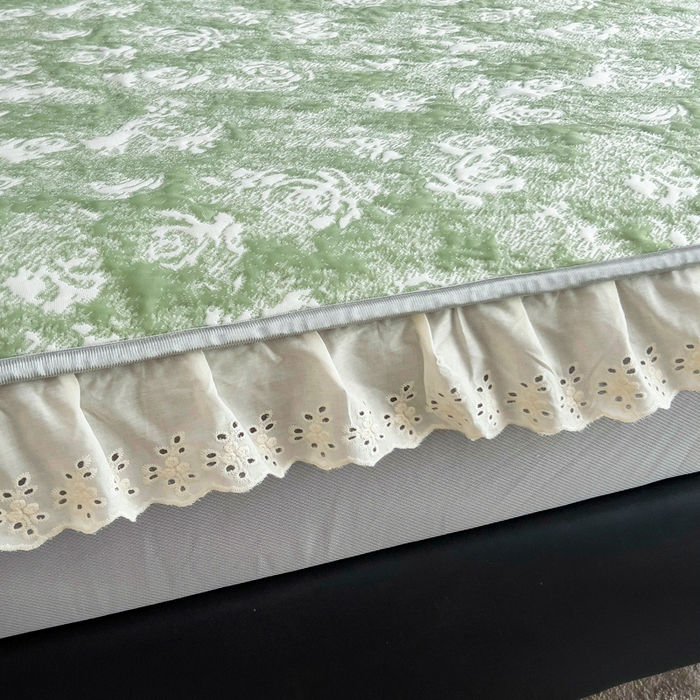 91家纺网 家纺一手货源 找家纺 情煊家纺 2025新款PE高分子凉感丝凉席-花边款 花边款-玫瑰-绿色