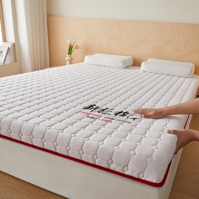 91家纺网 家纺一手货源 找家纺 鹿辉家居（原吉欧力） 2025新款亲肤棉新疆棉花床垫-大床 新疆棉红