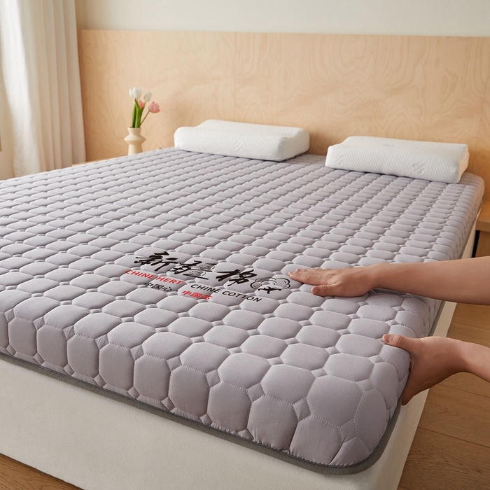 91家纺网 家纺一手货源 找家纺 鹿辉家居（原吉欧力） 2025新款亲肤棉新疆棉花床垫-大床 新疆棉灰