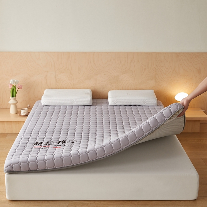 91家纺网 家纺一手货源 找家纺 鹿辉家居（原吉欧力） 2025新款亲肤棉新疆棉花床垫-大床 新疆棉灰