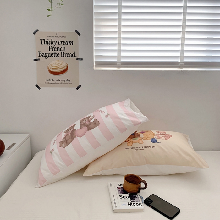 91家纺网 家纺一手货源 找家纺 柚可家居 2024新款小熊定版数码印花全棉单枕套 黄色小熊定版枕套