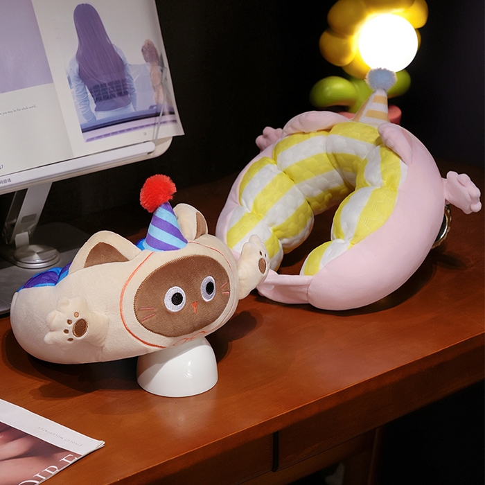 91家纺网 家纺一手货源 找家纺 仟亿莱2025新款小手打开冰豆豆毛毛虫U枕 冰豆豆毛毛虫粉猫1