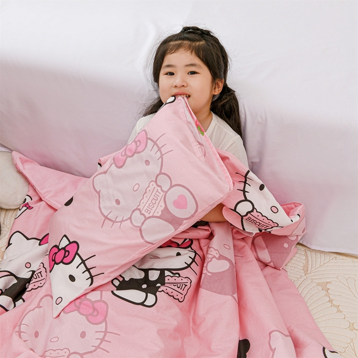 91家纺网 家纺一手货源 找家纺 名兮家居 2025新款正版授权全棉儿童护肚防踢盖毯 防踢被-爱心kt