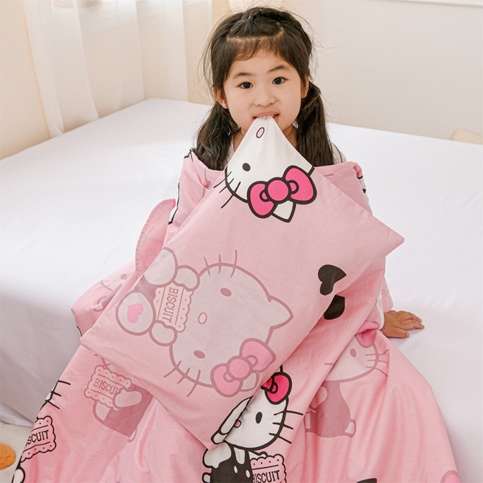 91家纺网 家纺一手货源 找家纺 名兮家居 2025新款正版授权全棉儿童护肚防踢盖毯 防踢被-爱心kt