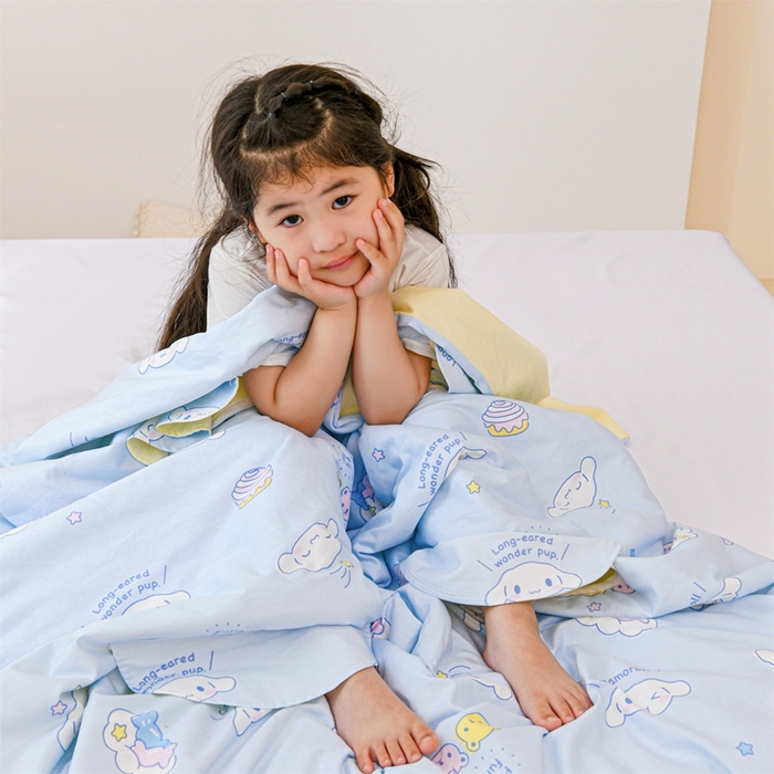 91家纺网 家纺一手货源 找家纺 名兮家居 2025新款正版授权全棉儿童护肚防踢盖毯 防踢被-蛋糕玉桂狗