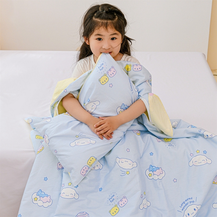 91家纺网 家纺一手货源 找家纺 名兮家居 2025新款正版授权全棉儿童护肚防踢盖毯 防踢被-蛋糕玉桂狗