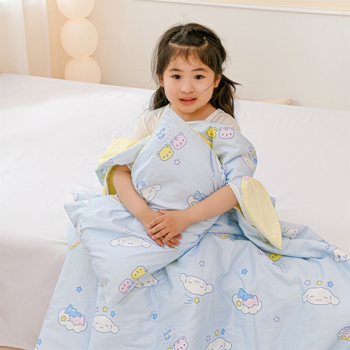 91家纺网 家纺一手货源 找家纺 名兮家居 2025新款正版授权全棉儿童护肚防踢盖毯 防踢被-蛋糕玉桂狗