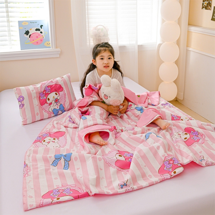 91家纺网 家纺一手货源 找家纺 名兮家居 2025新款正版授权全棉儿童护肚防踢盖毯 防踢被-竖条美乐蒂