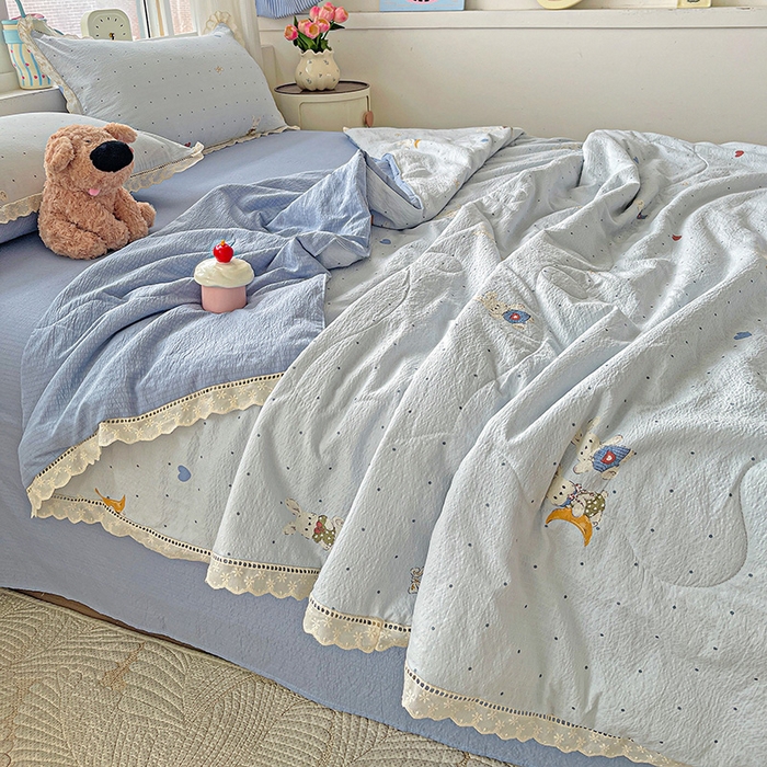 91家纺网 家纺一手货源 找家纺 恋之语 2025春夏新款云感全棉纯棉花边款夏被夏凉被空调被四件套套件