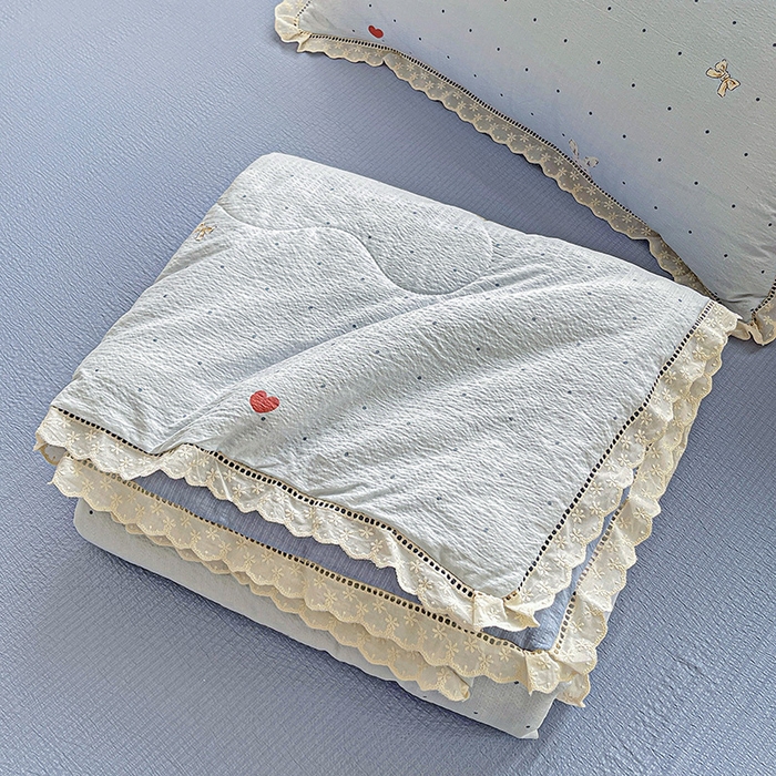 91家纺网 家纺一手货源 找家纺 恋之语 2025春夏新款云感全棉纯棉花边款夏被夏凉被空调被四件套套件