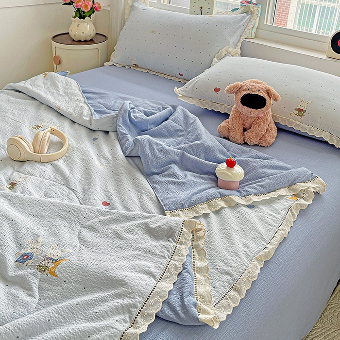 91家纺网 家纺一手货源 找家纺 恋之语 2025春夏新款云感全棉纯棉花边款夏被夏凉被空调被四件套套件