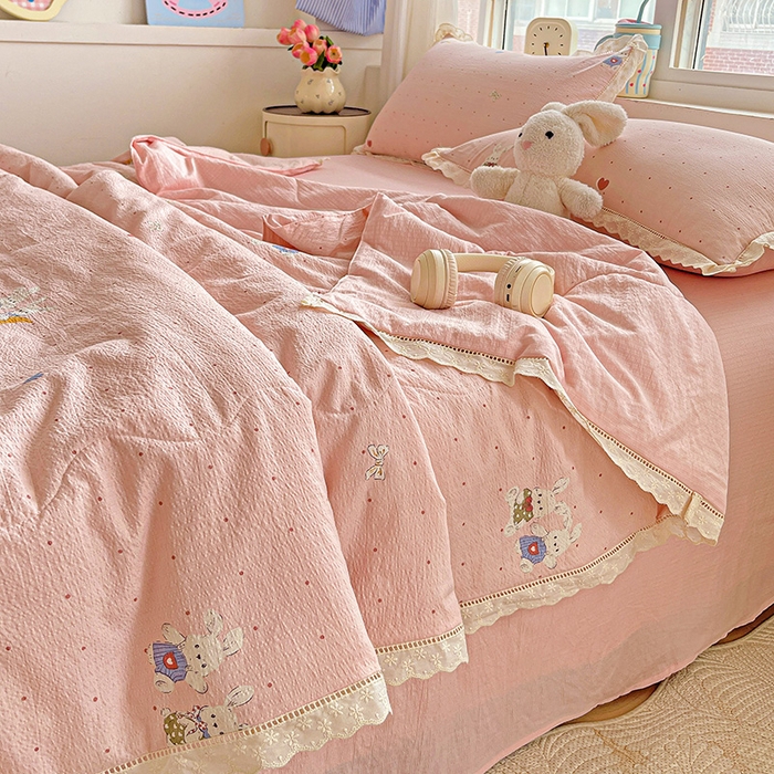 91家纺网 家纺一手货源 找家纺 恋之语 2025春夏新款云感全棉纯棉花边款夏被夏凉被空调被四件套套件