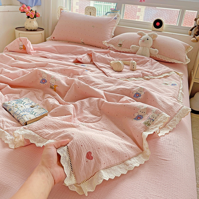 91家纺网 家纺一手货源 找家纺 恋之语 2025春夏新款云感全棉纯棉花边款夏被夏凉被空调被四件套套件