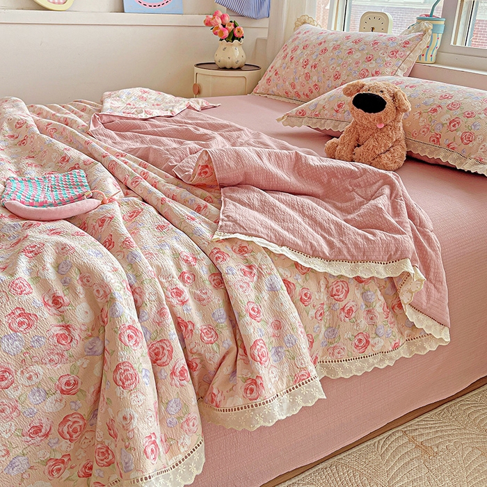 91家纺网 家纺一手货源 找家纺 恋之语 2025春夏新款云感全棉纯棉花边款夏被夏凉被空调被四件套套件