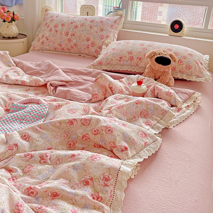 91家纺网 家纺一手货源 找家纺 恋之语 2025春夏新款云感全棉纯棉花边款夏被夏凉被空调被四件套套件