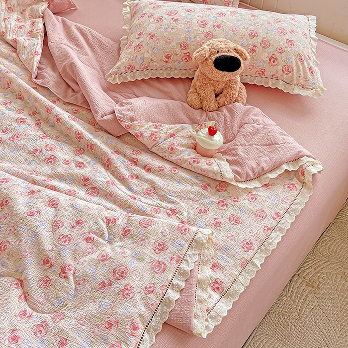 91家纺网 家纺一手货源 找家纺 恋之语 2025春夏新款云感全棉纯棉花边款夏被夏凉被空调被四件套套件