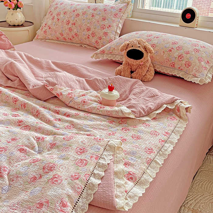 91家纺网 家纺一手货源 找家纺 恋之语 2025春夏新款云感全棉纯棉花边款夏被夏凉被空调被四件套套件