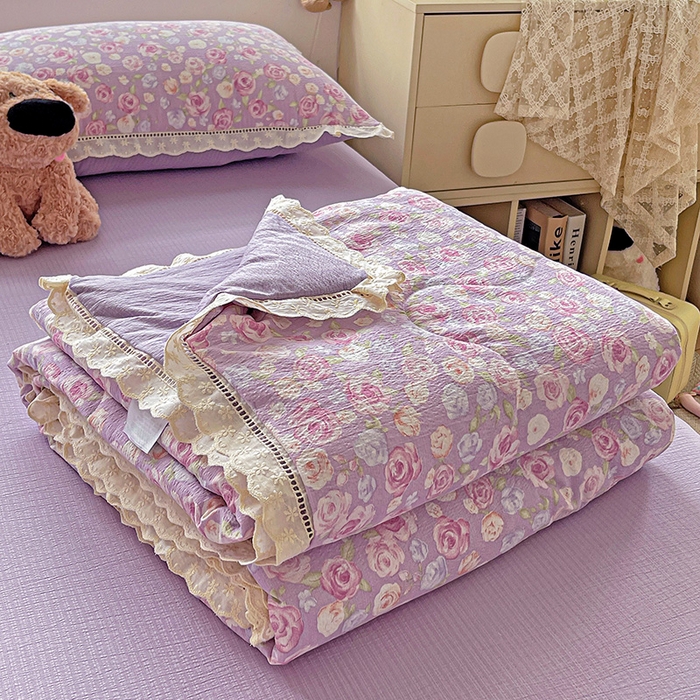 91家纺网 家纺一手货源 找家纺 恋之语 2025春夏新款云感全棉纯棉花边款夏被夏凉被空调被四件套套件