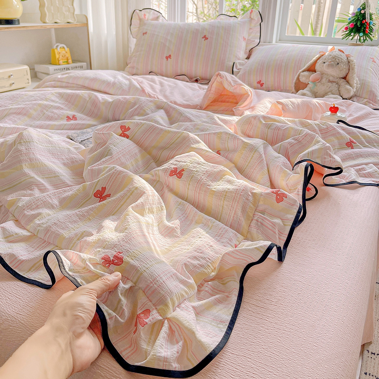 91家纺网 家纺一手货源 找家纺 暖芯优选 2025（优选）新款皱皱双层纱荷叶大花边夏被空调被夏凉被三件套 倾城之恋