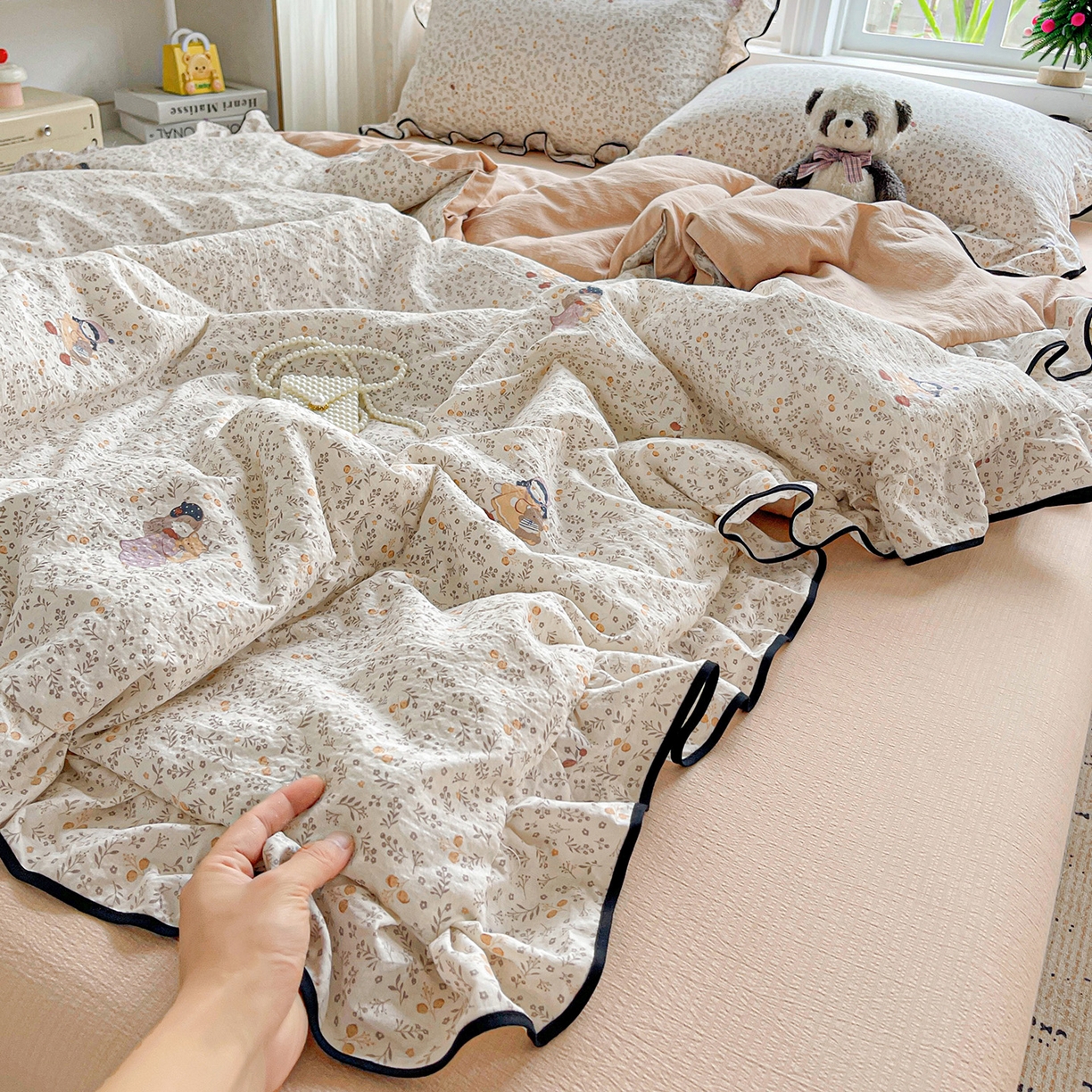 91家纺网 家纺一手货源 找家纺 暖芯优选 2025（优选）新款皱皱双层纱荷叶大花边夏被空调被夏凉被三件套 春日初见